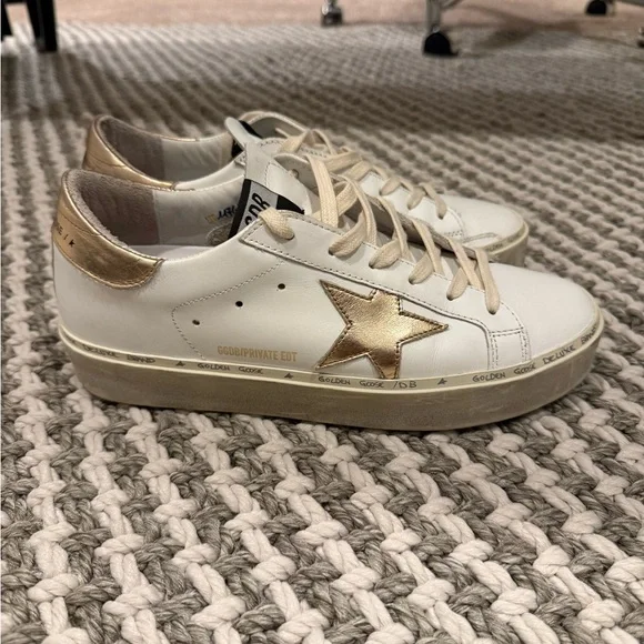 Golden Goose Women's White and Gold Sneakers - Picture 2 of 7